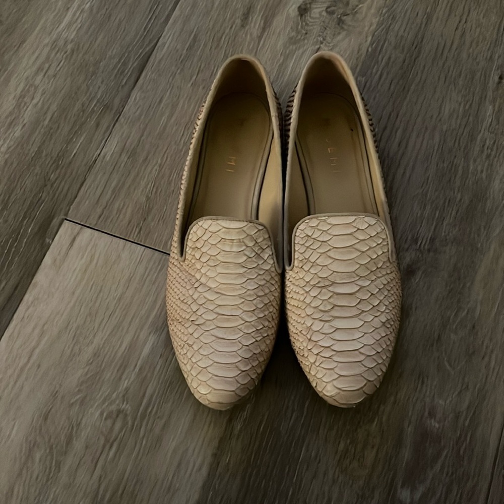 M. Gemi shoes. Size 39. White loafers. Cut leather to look like snake